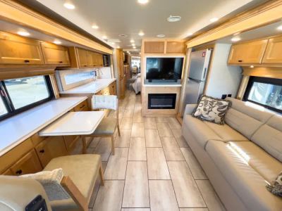 2022 Tiffin BREEZE — interior view