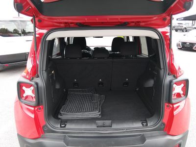 2023 Jeep Renegade - Photo 11