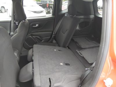 2023 Jeep Renegade - Photo 18