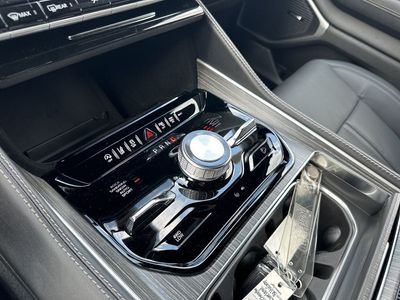 2024 Jeep Wagoneer — photo 10 view