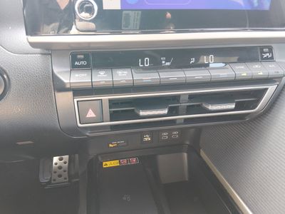 2025 Toyota Camry — photo 18 view