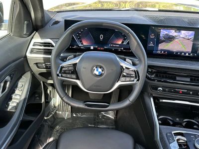 2025 BMW 3 Series — photo 13 view