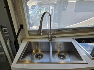 2022 Winnebago VIEW - Photo 6