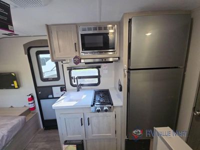 2026 Coachmen RV Catalina Summit Series 7 — photo 16 view