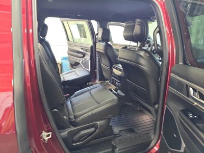 2024 Jeep Wagoneer — photo 14 view