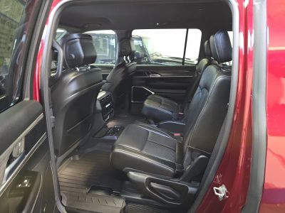 2024 Jeep Wagoneer — photo 18 view