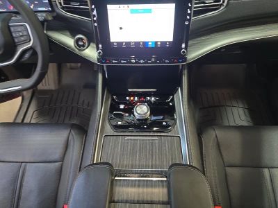 2024 Jeep Wagoneer — photo 13 view