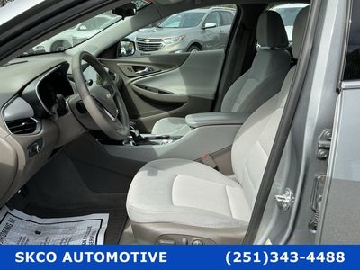 2023 Chevrolet Malibu - Photo 2