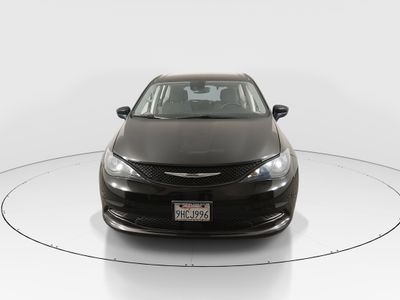 2023 Chrysler Voyager - Photo 2