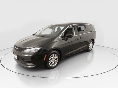 2023 Chrysler Voyager - Photo 3