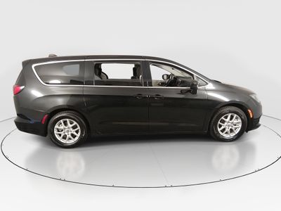 2023 Chrysler Voyager - Photo 8