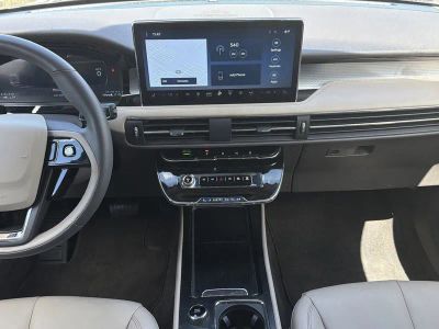2024 Lincoln Corsair — photo 14 view