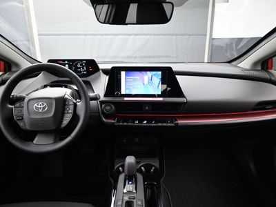 2025 Toyota Prius Plug-in Hybrid XSE Hatchback — photo 13 view