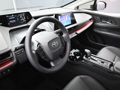 2025 Toyota Prius Plug-in Hybrid XSE Hatchback — photo 12 view