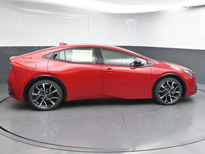 2025 Toyota Prius Plug-in Hybrid XSE Hatchback — photo 8 view