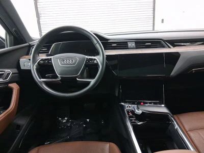 2022 Audi e-tron SUV - Photo 4