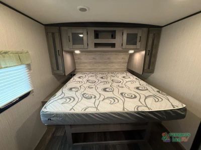 2021 Fleetwood RV Mallard — photo 35 view