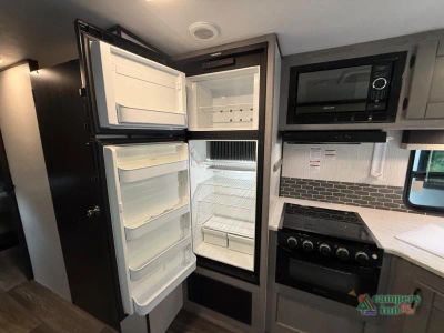 2021 Fleetwood RV Mallard — photo 10 view