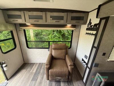 2021 Fleetwood RV Mallard — photo 19 view