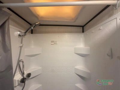 2021 Fleetwood RV Mallard — photo 31 view