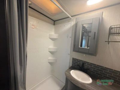 2021 Fleetwood RV Mallard — photo 30 view