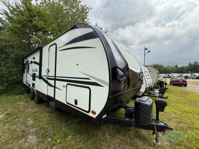 2021 Fleetwood RV Mallard — front three-quarter view