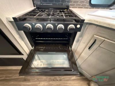 2021 Fleetwood RV Mallard — photo 12 view