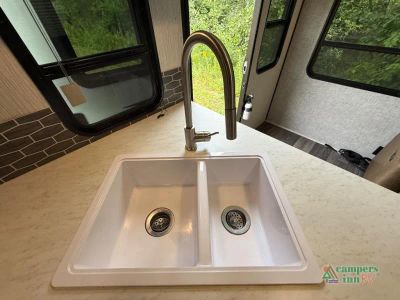 2021 Fleetwood RV Mallard — photo 15 view