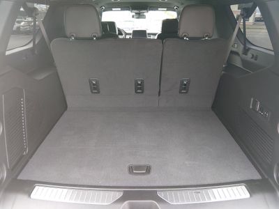 2024 Chevrolet Suburban — photo 11 view