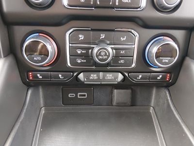 2024 Chevrolet Suburban — photo 17 view