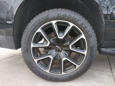 2024 Chevrolet Suburban — photo 10 view