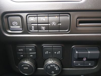 2024 Chevrolet Suburban — photo 13 view