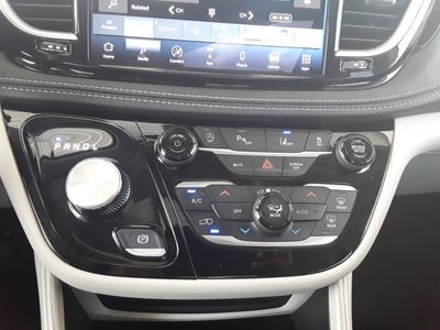2023 Chrysler Pacifica - Photo 16