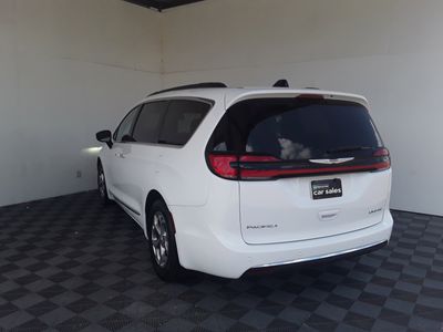 2023 Chrysler Pacifica - Photo 2