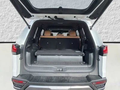 2026 Lexus LX — photo 12 view