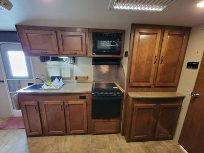 2015 Lance 2295 - Photo 16