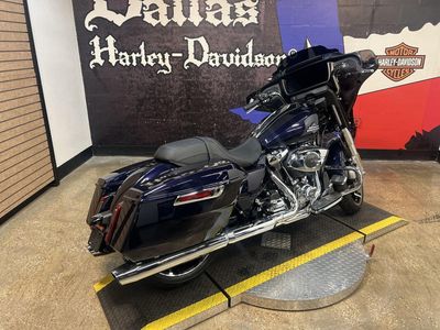 2025 Harley-Davidson FLHX - Street Glide — engine compartment view