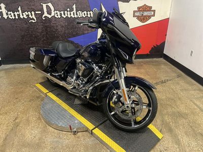 2025 Harley-Davidson FLHX - Street Glide — rear three-quarter view