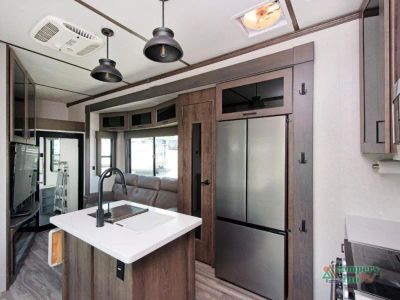 2022 Alliance RV Valor — photo 10 view