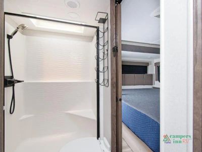 2022 Alliance RV Valor — photo 37 view