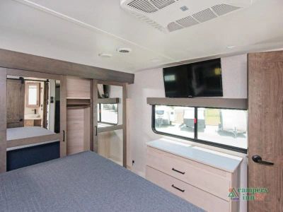 2022 Alliance RV Valor — photo 40 view