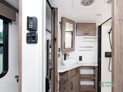 2022 Alliance RV Valor — photo 38 view