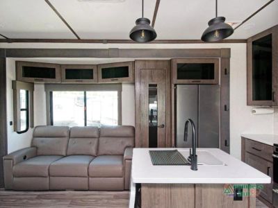 2022 Alliance RV Valor — photo 17 view