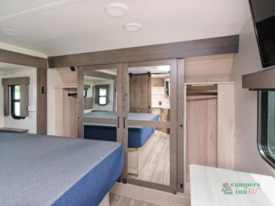 2022 Alliance RV Valor — photo 45 view