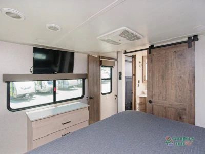 2022 Alliance RV Valor — photo 43 view