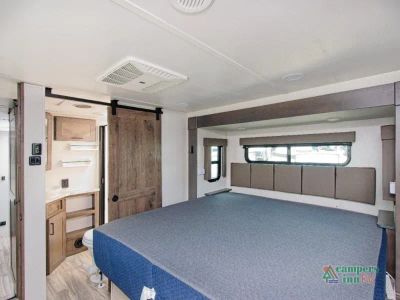 2022 Alliance RV Valor — photo 42 view