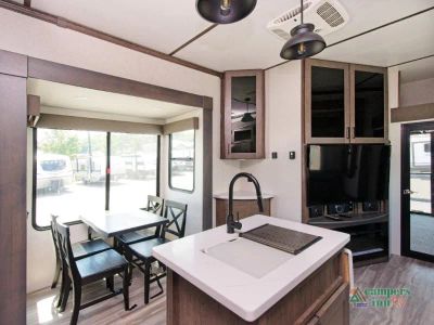 2022 Alliance RV Valor — photo 12 view