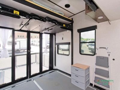 2022 Alliance RV Valor — photo 32 view