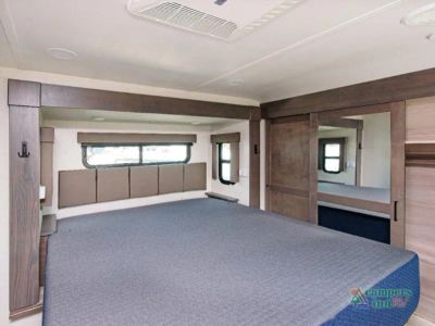 2022 Alliance RV Valor — photo 41 view