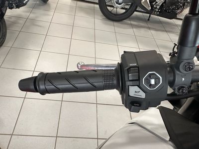 2025 Honda CB750 Hornet - Photo 6